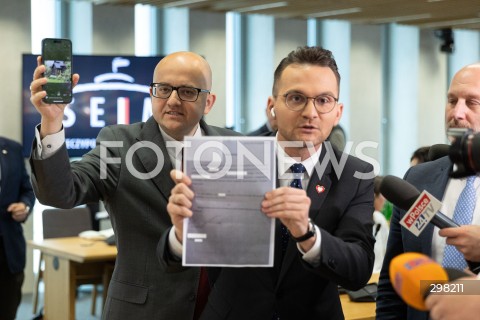  09.05.2025 WARSZAWA<br />
34. POSIEDZENIE SEJMU POSIEDZENIE KOMISJI SPRAWIEDLIWOSCI I PRAW CZLOWIEKA<br />
N/Z ADRIAN WITCZAK DARIUSZ MATECKI<br />
FOT. ANTONI BYSZEWSKI/FOTONEWS 