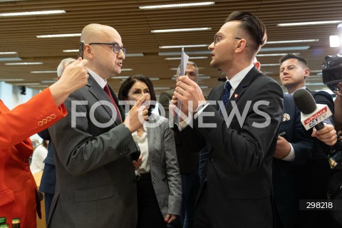  09.05.2025 WARSZAWA<br />
34. POSIEDZENIE SEJMU POSIEDZENIE KOMISJI SPRAWIEDLIWOSCI I PRAW CZLOWIEKA<br />
N/Z ADRIAN WITCZAK DARIUSZ MATECKI<br />
FOT. ANTONI BYSZEWSKI/FOTONEWS 