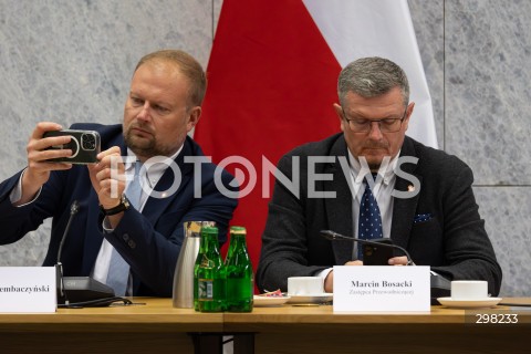  09.05.2025 WARSZAWA<br />
34. POSIEDZENIE SEJMU POSIEDZENIE KOMISJI SLEDCZEJ DS. PEGASUSA<br />
N/Z WITOLD ZEMBACZYNSKI MARCIN BOSACKI<br />
FOT. ANTONI BYSZEWSKI/FOTONEWS 