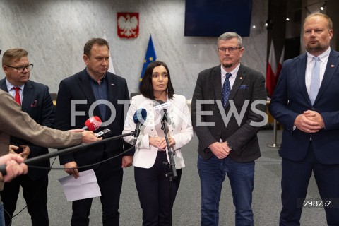  09.05.2025 WARSZAWA<br />
34. POSIEDZENIE SEJMU POSIEDZENIE KOMISJI SLEDCZEJ DS. PEGASUSA<br />
N/Z MARCIN BOSACKI WITOLD ZEMBACZYNSKI TOMASZ TRELA MAGDALENA SROKA<br />
FOT. ANTONI BYSZEWSKI/FOTONEWS 