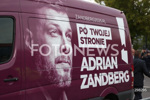  12.05.2025 WARSZAWA<br />
DEBATA WYBORCZA W TELEWIZJI POLSKIEJ<br />
N/Z SAMOCHOD ADRIANA ZANDBERGA<br />
FOT. ANTONI BYSZEWSKI/FOTONEWS 