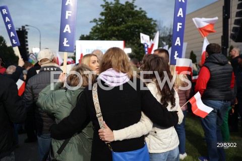  12.05.2025 WARSZAWA<br />
DEBATA WYBORCZA W TELEWIZJI POLSKIEJ<br />
N/Z UCZESTNICY WIECU RAFALA TRZASKOWSKIEGO<br />
FOT. ANTONI BYSZEWSKI/FOTONEWS 