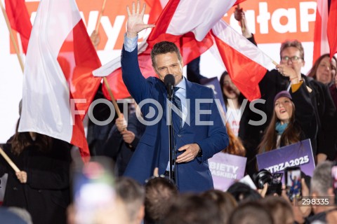  12.05.2025 WARSZAWA<br />
WIEC WYBORCZY RAFALA TRZASKOWSKIEGO PO DEBACIE W TELEWIZJI POLSKIEJ W WARSZAWIE<br />
N/Z RAFAL TRZASKOWSKI<br />
FOT. ANTONI BYSZEWSKI/FOTONEWS 