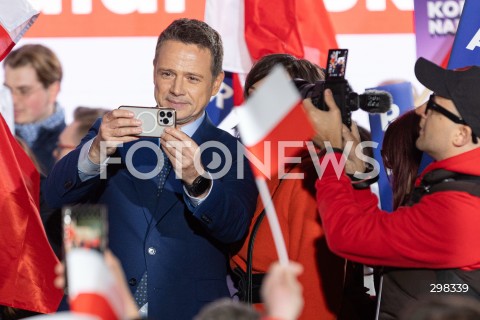  12.05.2025 WARSZAWA<br />
WIEC WYBORCZY RAFALA TRZASKOWSKIEGO PO DEBACIE W TELEWIZJI POLSKIEJ W WARSZAWIE<br />
N/Z RAFAL TRZASKOWSKI<br />
FOT. ANTONI BYSZEWSKI/FOTONEWS 