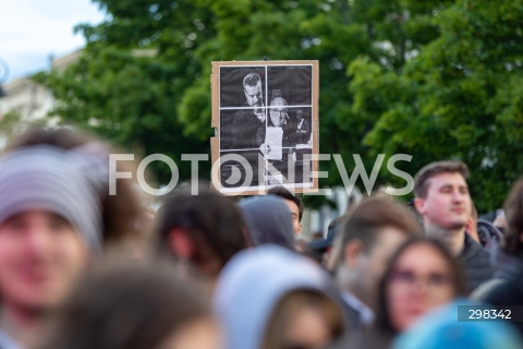  15.05.2025 WARSZAWA<br />
WIEC PRZEDWYBORCZY KANDYDATA NA PREZYDENTA RP ADRIANA ZANDBERGA W WARSZAWIE<br />
N/Z TRANSPARENT<br />
FOT. ANTONI BYSZEWSKI/FOTONEWS 