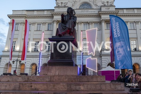  15.05.2025 WARSZAWA<br />
WIEC PRZEDWYBORCZY KANDYDATA NA PREZYDENTA RP ADRIANA ZANDBERGA W WARSZAWIE<br />
N/Z POMNIK KOPERNIKA<br />
FOT. ANTONI BYSZEWSKI/FOTONEWS 