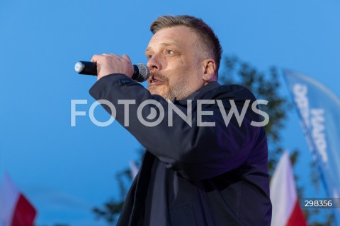 15.05.2025 WARSZAWA<br />
WIEC PRZEDWYBORCZY KANDYDATA NA PREZYDENTA RP ADRIANA ZANDBERGA W WARSZAWIE<br />
N/Z ADRIAN ZANDBERG<br />
FOT. ANTONI BYSZEWSKI/FOTONEWS 