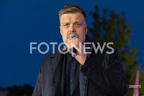  15.05.2025 WARSZAWA<br />
WIEC PRZEDWYBORCZY KANDYDATA NA PREZYDENTA RP ADRIANA ZANDBERGA W WARSZAWIE<br />
N/Z ADRIAN ZANDBERG<br />
FOT. ANTONI BYSZEWSKI/FOTONEWS 