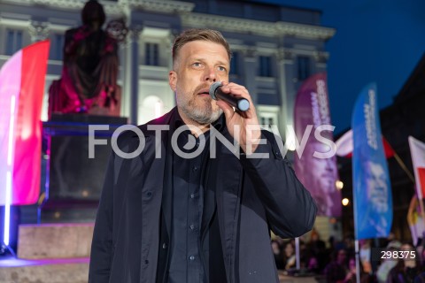  15.05.2025 WARSZAWA<br />
WIEC PRZEDWYBORCZY KANDYDATA NA PREZYDENTA RP ADRIANA ZANDBERGA W WARSZAWIE<br />
N/Z ADRIAN ZANDBERG<br />
FOT. ANTONI BYSZEWSKI/FOTONEWS 