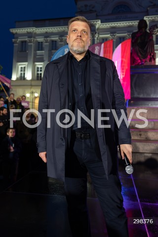  15.05.2025 WARSZAWA<br />
WIEC PRZEDWYBORCZY KANDYDATA NA PREZYDENTA RP ADRIANA ZANDBERGA W WARSZAWIE<br />
N/Z ADRIAN ZANDBERG<br />
FOT. ANTONI BYSZEWSKI/FOTONEWS 