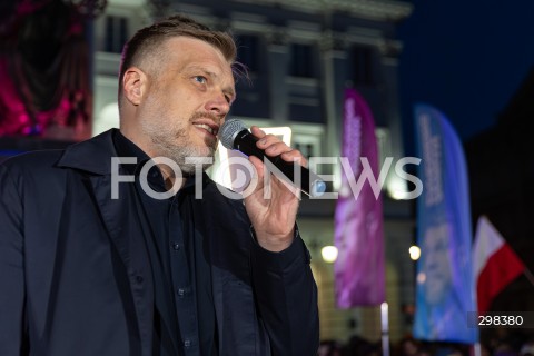  15.05.2025 WARSZAWA<br />
WIEC PRZEDWYBORCZY KANDYDATA NA PREZYDENTA RP ADRIANA ZANDBERGA W WARSZAWIE<br />
N/Z ADRIAN ZANDBERG<br />
FOT. ANTONI BYSZEWSKI/FOTONEWS 