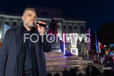  15.05.2025 WARSZAWA<br />
WIEC PRZEDWYBORCZY KANDYDATA NA PREZYDENTA RP ADRIANA ZANDBERGA W WARSZAWIE<br />
N/Z ADRIAN ZANDBERG<br />
FOT. ANTONI BYSZEWSKI/FOTONEWS 