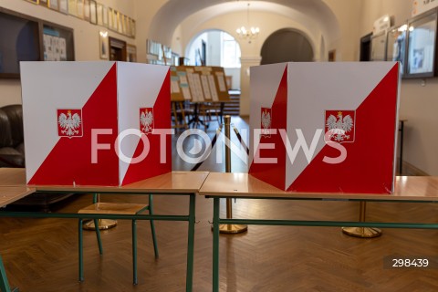  18.05.2025 WARSZAWA<br />
WYBORY PREZYDENCKIE 2025 W WARSZAWIE<br />
N/Z LOKAL WYBORCZY<br />
FOT. ANTONI BYSZEWSKI/FOTONEWS 