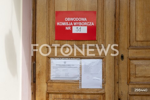 18.05.2025 WARSZAWA<br />
WYBORY PREZYDENCKIE 2025 W WARSZAWIE<br />
N/Z ZNAK OBWODOWA KOMISJA WYBORCZA<br />
FOT. ANTONI BYSZEWSKI/FOTONEWS 