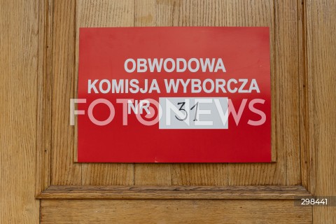  18.05.2025 WARSZAWA<br />
WYBORY PREZYDENCKIE 2025 W WARSZAWIE<br />
N/Z ZNAK OBWODOWA KOMISJA WYBORCZA<br />
FOT. ANTONI BYSZEWSKI/FOTONEWS 
