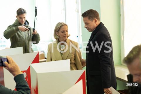  18.05.2025 WARSZAWA<br />
WYBORY PREZYDENCKIE 2025 W WARSZAWIE<br />
GLOSOWANIE PREZYDENTA M.ST WARSZAWY RAFALA TRZASKOWSKIEGO WRAZ Z ZONA<br />
N/Z RAFAL TRZASKOWSKI MALGORZATA TRZASKOWSKA<br />
FOT. ANTONI BYSZEWSKI/FOTONEWS 