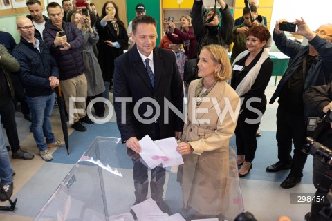  18.05.2025 WARSZAWA<br />
WYBORY PREZYDENCKIE 2025 W WARSZAWIE<br />
GLOSOWANIE PREZYDENTA M.ST WARSZAWY RAFALA TRZASKOWSKIEGO WRAZ Z ZONA<br />
N/Z RAFAL TRZASKOWSKI MALGORZATA TRZASKOWSKA<br />
FOT. ANTONI BYSZEWSKI/FOTONEWS 