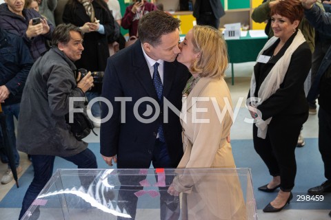  18.05.2025 WARSZAWA<br />
WYBORY PREZYDENCKIE 2025 W WARSZAWIE<br />
GLOSOWANIE PREZYDENTA M.ST WARSZAWY RAFALA TRZASKOWSKIEGO WRAZ Z ZONA<br />
N/Z RAFAL TRZASKOWSKI MALGORZATA TRZASKOWSKA<br />
FOT. ANTONI BYSZEWSKI/FOTONEWS 
