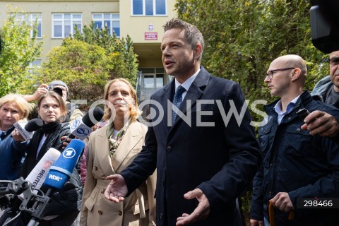  18.05.2025 WARSZAWA<br />
WYBORY PREZYDENCKIE 2025 W WARSZAWIE<br />
GLOSOWANIE PREZYDENTA M.ST WARSZAWY RAFALA TRZASKOWSKIEGO WRAZ Z ZONA<br />
N/Z RAFAL TRZASKOWSKI MALGORZATA TRZASKOWSKA<br />
FOT. ANTONI BYSZEWSKI/FOTONEWS 