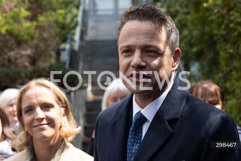  18.05.2025 WARSZAWA<br />
WYBORY PREZYDENCKIE 2025 W WARSZAWIE<br />
GLOSOWANIE PREZYDENTA M.ST WARSZAWY RAFALA TRZASKOWSKIEGO WRAZ Z ZONA<br />
N/Z RAFAL TRZASKOWSKI MALGORZATA TRZASKOWSKA<br />
FOT. ANTONI BYSZEWSKI/FOTONEWS 