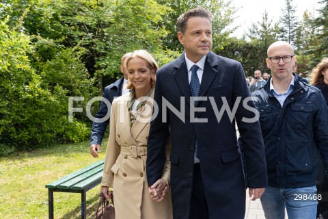  18.05.2025 WARSZAWA<br />
WYBORY PREZYDENCKIE 2025 W WARSZAWIE<br />
GLOSOWANIE PREZYDENTA M.ST WARSZAWY RAFALA TRZASKOWSKIEGO WRAZ Z ZONA<br />
N/Z RAFAL TRZASKOWSKI MALGORZATA TRZASKOWSKA<br />
FOT. ANTONI BYSZEWSKI/FOTONEWS 