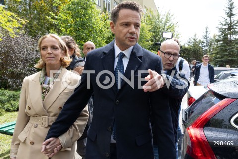  18.05.2025 WARSZAWA<br />
WYBORY PREZYDENCKIE 2025 W WARSZAWIE<br />
GLOSOWANIE PREZYDENTA M.ST WARSZAWY RAFALA TRZASKOWSKIEGO WRAZ Z ZONA<br />
N/Z RAFAL TRZASKOWSKI MALGORZATA TRZASKOWSKA<br />
FOT. ANTONI BYSZEWSKI/FOTONEWS 