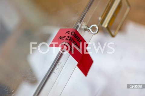  18.05.2025 WARSZAWA<br />
WYBORY PREZYDENCKIE 2025 W WARSZAWIE<br />
N/Z PLOMBA NA URNIE WYBORCZEJ<br />
FOT. ANTONI BYSZEWSKI/FOTONEWS 