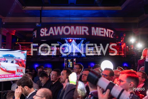  18.05.2025 WARSZAWA<br />
WYBORY PREZYDENCKIE 2025<br />
WIECZOR WYBORCZY SLAWOMIRA MENTZENA<br />
N/Z NAPIS MENTZEN<br />
FOT. ANTONI BYSZEWSKI/FOTONEWS 