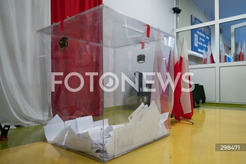  18.05.2025 OTWOCK<br />
WYBORY PREZYDENCKIE 2025<br />
N/Z URNA GLOSY<br />
FOT. MARCIN BANASZKIEWICZ/FOTONEWS  