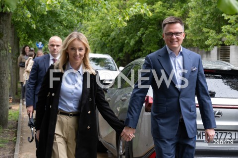  18.05.2025 OTWOCK<br />
WYBORY PREZYDENCKIE 2025<br />
N/Z URSZULA BRZEZINSKA HOLOWNIA SZYMON HOLOWNIA<br />
FOT. MARCIN BANASZKIEWICZ/FOTONEWS  