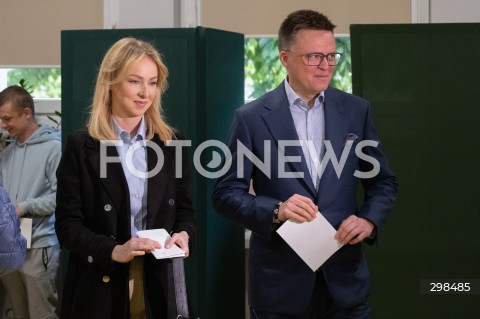  18.05.2025 OTWOCK<br />
WYBORY PREZYDENCKIE 2025<br />
N/Z URSZULA BRZEZINSKA HOLOWNIA SZYMON HOLOWNIA<br />
FOT. MARCIN BANASZKIEWICZ/FOTONEWS  