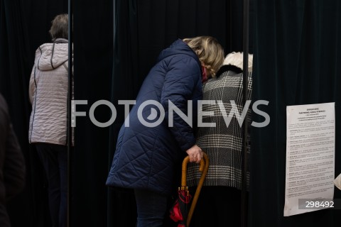  18.05.2025 JOZEFOW<br />
WYBORY PREZYDENCKIE 2025<br />
N/Z STANOWISKO DO GLOSOWANIA<br />
FOT. MARCIN BANASZKIEWICZ/FOTONEWS  