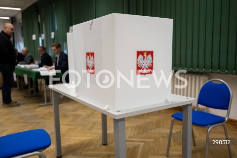  18.05.2025 WARSZAWA<br />
WYBORY PREZYDENCKIE 2025<br />
N/Z STANOWISKO DO GLOSOWANIA<br />
FOT. MARCIN BANASZKIEWICZ/FOTONEWS  