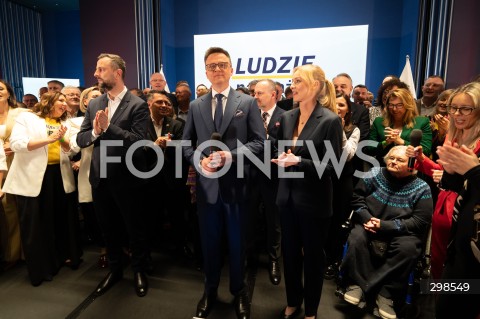  18.05.2025 WARSZAWA<br />
WYBORY PREZYDENCKIE 2025<br />
WIECZOR WYBORCZY SZYMONA HOLOWNI<br />
N/Z WLADYSLAW KOSINIAK KAMYSZ SZYMON HOLOWNIA URSZULA BRZEZINSKA HOLOWNIA<br />
FOT. MARCIN BANASZKIEWICZ/FOTONEWS  