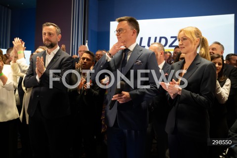  18.05.2025 WARSZAWA<br />
WYBORY PREZYDENCKIE 2025<br />
WIECZOR WYBORCZY SZYMONA HOLOWNI<br />
N/Z WLADYSLAW KOSINIAK KAMYSZ SZYMON HOLOWNIA URSZULA BRZEZINSKA HOLOWNIA<br />
FOT. MARCIN BANASZKIEWICZ/FOTONEWS  