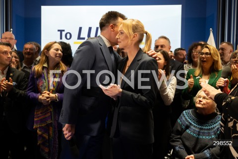  18.05.2025 WARSZAWA<br />
WYBORY PREZYDENCKIE 2025<br />
WIECZOR WYBORCZY SZYMONA HOLOWNI<br />
N/Z SZYMON HOLOWNIA URSZULA BRZEZINSKA HOLOWNIA<br />
FOT. MARCIN BANASZKIEWICZ/FOTONEWS  