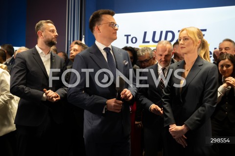  18.05.2025 WARSZAWA<br />
WYBORY PREZYDENCKIE 2025<br />
WIECZOR WYBORCZY SZYMONA HOLOWNI<br />
N/Z WLADYSLAW KOSINIAK KAMYSZ SZYMON HOLOWNIA URSZULA BRZEZINSKA HOLOWNIA<br />
FOT. MARCIN BANASZKIEWICZ/FOTONEWS  