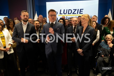  18.05.2025 WARSZAWA<br />
WYBORY PREZYDENCKIE 2025<br />
WIECZOR WYBORCZY SZYMONA HOLOWNI<br />
N/Z WLADYSLAW KOSINIAK KAMYSZ SZYMON HOLOWNIA URSZULA BRZEZINSKA HOLOWNIA<br />
FOT. MARCIN BANASZKIEWICZ/FOTONEWS  