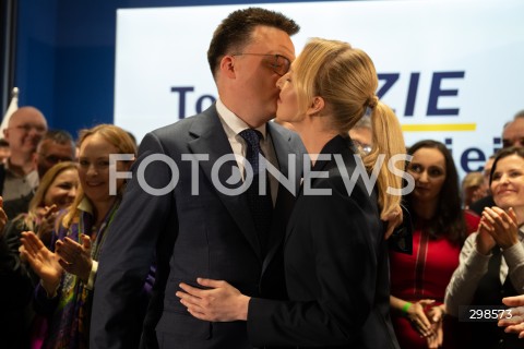  18.05.2025 WARSZAWA<br />
WYBORY PREZYDENCKIE 2025<br />
WIECZOR WYBORCZY SZYMONA HOLOWNI<br />
N/Z SZYMON HOLOWNIA URSZULA BRZEZINSKA HOLOWNIA<br />
FOT. MARCIN BANASZKIEWICZ/FOTONEWS  