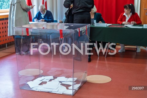  18.05.2025 WARSZAWA<br />
WYBORY PREZYDENCKIE 2025<br />
N/Z URNA GLOSOWANIE W LOKALU WYBORCZYM <br />
 