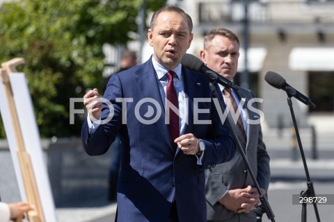  20.05.2025 WARSZAWA<br />
KONFERENCJA PRASOWA KANDYDATA NA PREZYDENTA RP KAROLA NAWROCKIEGO W WARSZAWIE<br />
N/Z KAROL NAWROCKI<br />
FOT. ANTONI BYSZEWSKI/FOTONEWS 