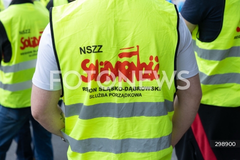  21.05.2025 WARSZAWA<br />
POSIEDZENIE SEJMU W WARSZAWIE<br />
PROTEST HUTNIKOW POD SEJMEM<br />
N/Z KAMIZELKA NAPIS NSZZ SOLIDARNOSC<br />
FOT. ANTONI BYSZEWSKI/FOTONEWS 