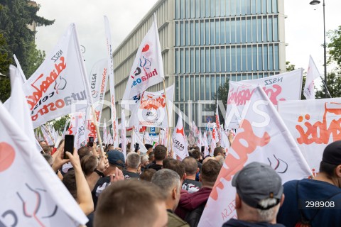  21.05.2025 WARSZAWA<br />
POSIEDZENIE SEJMU W WARSZAWIE<br />
PROTEST HUTNIKOW POD SEJMEM<br />
N/Z TRANSPARENTY NSZZ SOLIDARNOSC<br />
FOT. ANTONI BYSZEWSKI/FOTONEWS 