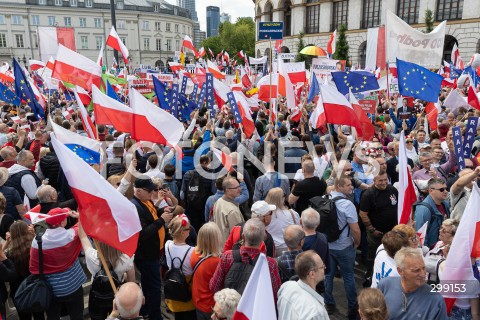  25.05.2025 WARSZAWA<br />
WIELKI MARSZ PATRIOTOW - MARSZ KANDYDATA NA PREZYDENTA RP RAFALA TRZASKOWSKIEGO W WARSZAWIE<br />
N/Z UCZESTNICY MARSZU<br />
FOT. ANTONI BYSZEWSKI/FOTONEWS 