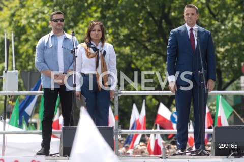  25.05.2025 WARSZAWA<br />
WIELKI MARSZ PATRIOTOW - MARSZ KANDYDATA NA PREZYDENTA RP RAFALA TRZASKOWSKIEGO W WARSZAWIE<br />
N/Z RAFAL TRZASKOWSKI MONIKA WIELICHOWSKA<br />
FOT. ANTONI BYSZEWSKI/FOTONEWS 