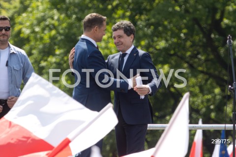  25.05.2025 WARSZAWA<br />
WIELKI MARSZ PATRIOTOW - MARSZ KANDYDATA NA PREZYDENTA RP RAFALA TRZASKOWSKIEGO W WARSZAWIE<br />
N/Z NICUSOR DAN RAFAL TRZASKOWSKI<br />
FOT. ANTONI BYSZEWSKI/FOTONEWS 