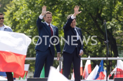  25.05.2025 WARSZAWA<br />
WIELKI MARSZ PATRIOTOW - MARSZ KANDYDATA NA PREZYDENTA RP RAFALA TRZASKOWSKIEGO W WARSZAWIE<br />
N/Z NICUSOR DAN RAFAL TRZASKOWSKI<br />
FOT. ANTONI BYSZEWSKI/FOTONEWS 