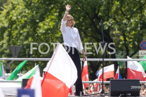  25.05.2025 WARSZAWA<br />
WIELKI MARSZ PATRIOTOW - MARSZ KANDYDATA NA PREZYDENTA RP RAFALA TRZASKOWSKIEGO W WARSZAWIE<br />
N/Z MAGDALENA BIEJAT<br />
FOT. ANTONI BYSZEWSKI/FOTONEWS 