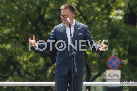  25.05.2025 WARSZAWA<br />
WIELKI MARSZ PATRIOTOW - MARSZ KANDYDATA NA PREZYDENTA RP RAFALA TRZASKOWSKIEGO W WARSZAWIE<br />
N/Z SZYMON HOLOWNIA<br />
FOT. ANTONI BYSZEWSKI/FOTONEWS 