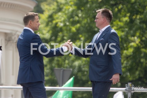  25.05.2025 WARSZAWA<br />
WIELKI MARSZ PATRIOTOW - MARSZ KANDYDATA NA PREZYDENTA RP RAFALA TRZASKOWSKIEGO W WARSZAWIE<br />
N/Z SZYMON HOLOWNIA RAFAL TRZASKOWSKI<br />
FOT. ANTONI BYSZEWSKI/FOTONEWS 